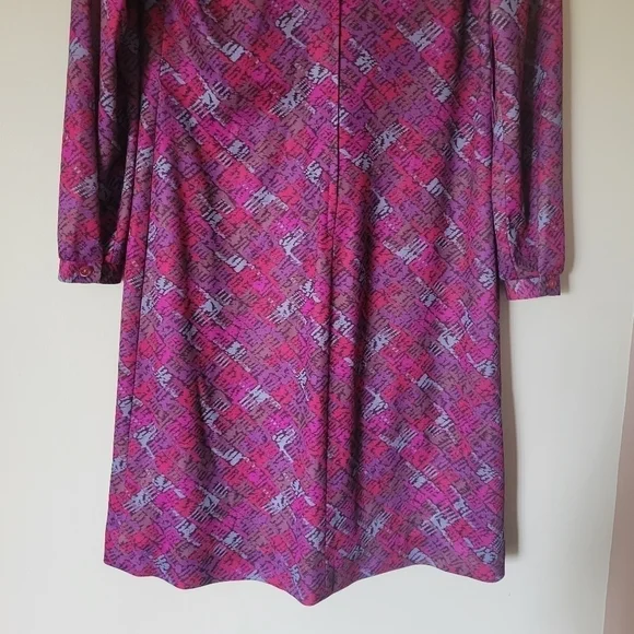 Vintage 70s pink and purple print day dress with bow tie neckline - Picture 6 of 9